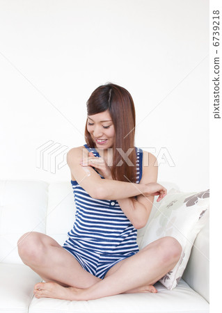 護膚品女性 6739218