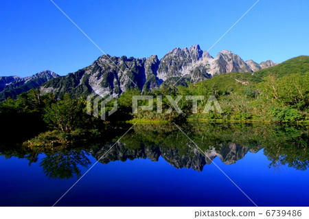 Yaetsu peak reflected in Senninpond Yaetsu peak reflected in Senninpond 6739486