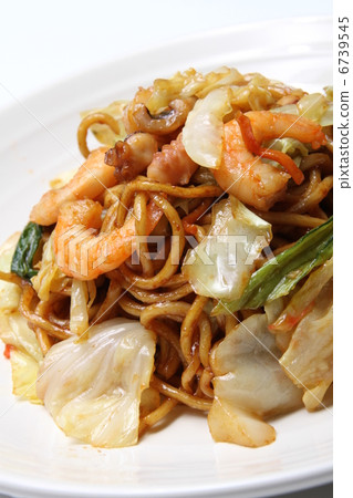 Seafood fried noodles 6739545