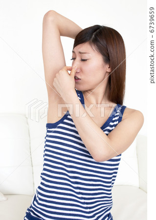 A young woman who takes care of the axillary smell 6739659