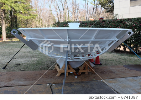 Cassegrain antenna 2 6741387