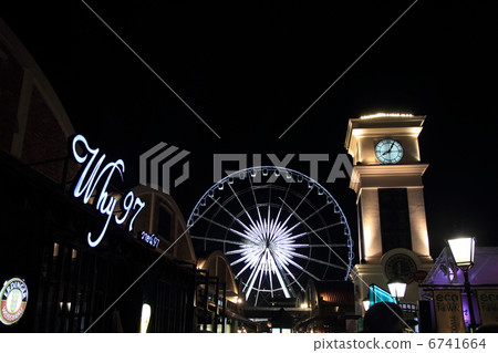 亞洲的摩天輪和鍾樓談話 6741664