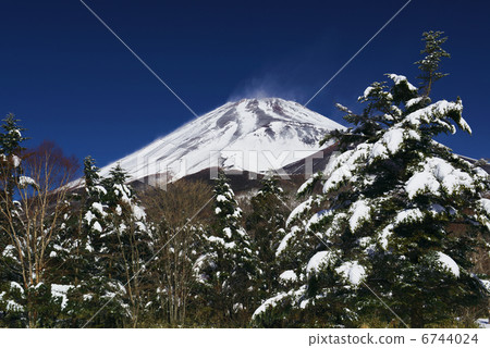 Snow and Mount Fuji Snow and Mount Fuji 6744024
