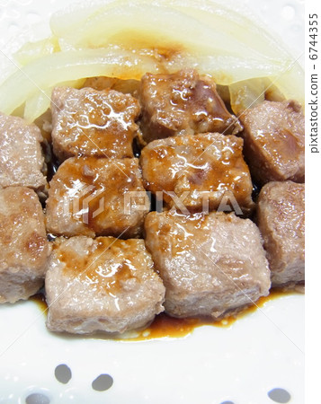 Cow dice steak 6744355