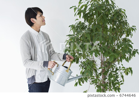 年輕夫婦和朋友 6744646