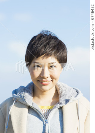 年輕夫婦和朋友 年輕夫婦和朋友 6746482