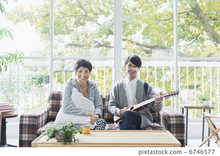 Young couple and friends 6746577