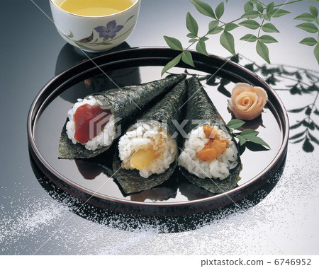 Hand rolled sushi of Ariake Saki glue 6746952