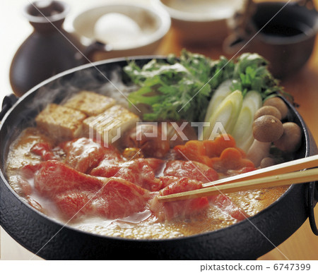 Yonezawa beef, sukiyaki 6747399