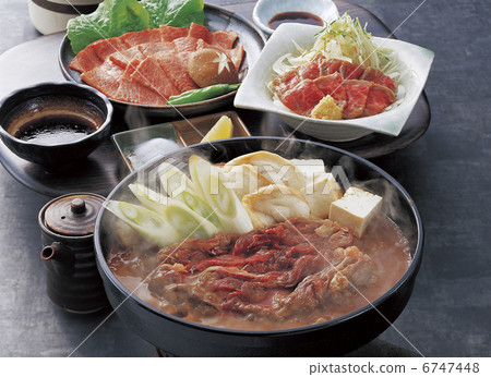 米澤燉牛肉和櫻花鍋 6747448