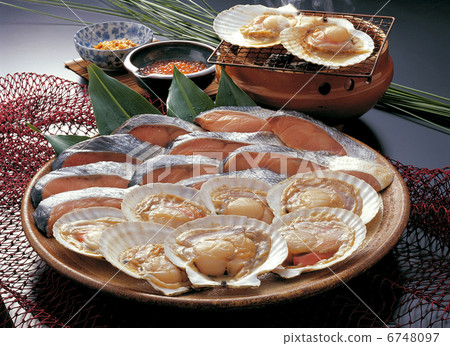 三文魚和扇貝和魚卵 6748097