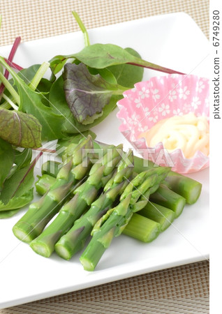 Asparagus and Baby Leaf 6749280