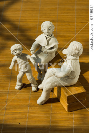 Family family _ Old couple and grandchild Family family _ Old couple and grandchild 6749984