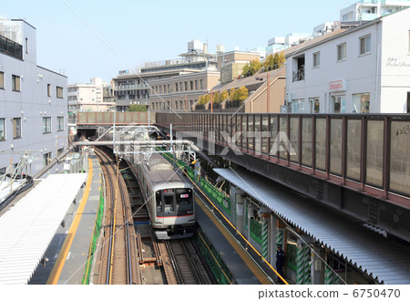 東橫線快線經過代官山站正在建設中 6750470