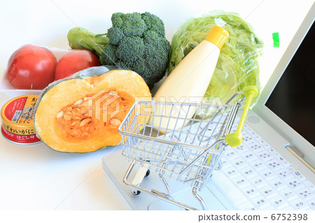 Image of food purchase using online supermarket 6752398