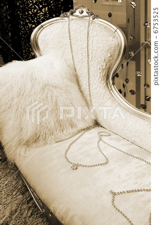 Fashionable couch 6753525