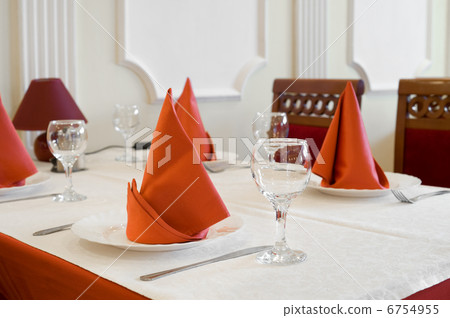 restaurant table 6754955