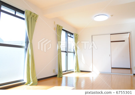 明亮的房間有陽光插入 明亮的房間有陽光插入 6755301