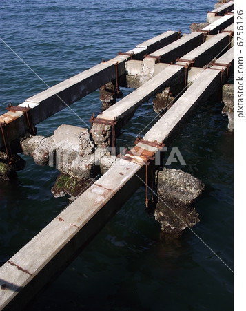 Ocean structures are getting old 6756126