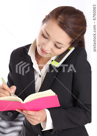 談話時做筆記的女商人 談話時做筆記的女商人 6760065