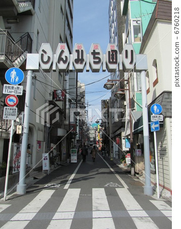 Shizumichi street shopping district Yotsuya station front 6760218