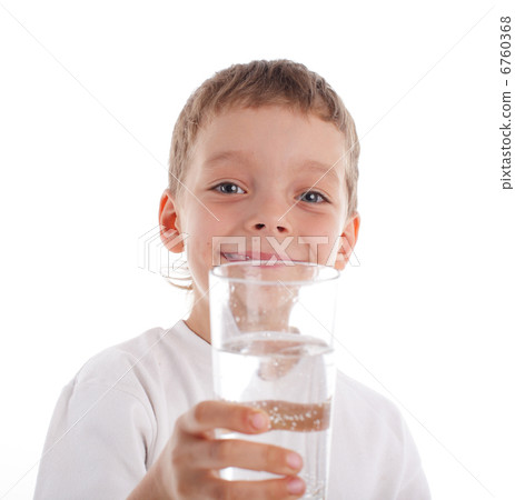 Child with water in glass 6760368