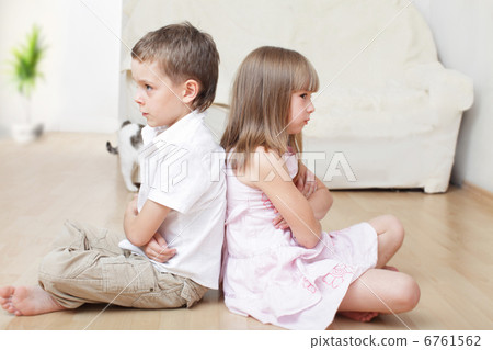 Children swear 6761562