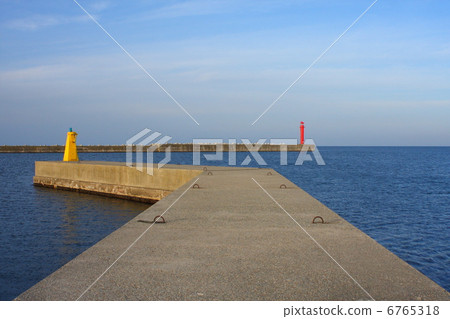 佐渡新津港防波堤 6765318