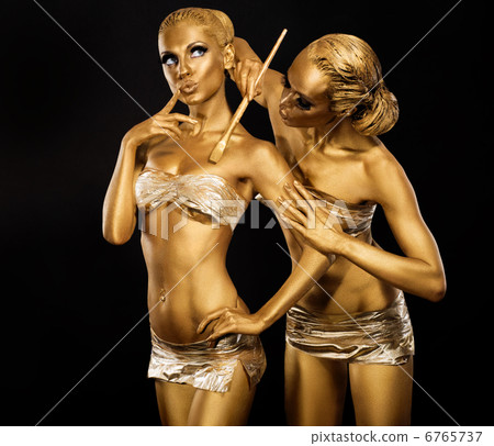 Body Art. Woman painting Body with Paint Brush in Golden Color. Gold Make Up 6765737