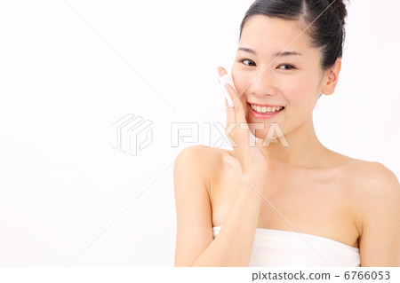 Women with cotton (beauty) Women with cotton (beauty) 6766053