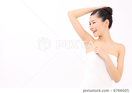 Woman watching (beauty) 6766085