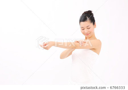 Women who do body care Women who do body care 6766333