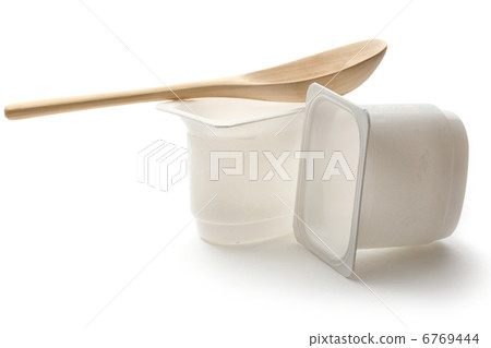 Empty plastic yoghurt pots with spoon 6769444