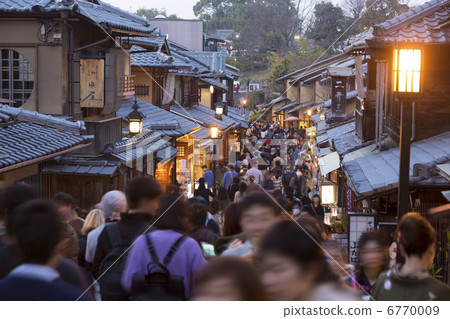 Kyoto Ningyozaka evening view 6770009