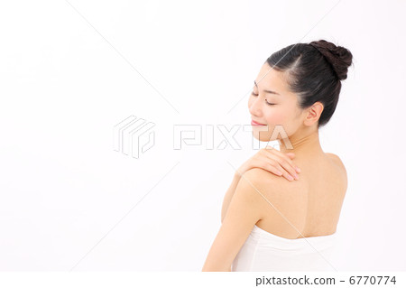 Beauty · Women putting hands on shoulder Beauty · Women putting hands on shoulder 6770774