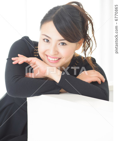 年輕的女士 年輕的女士 6770865
