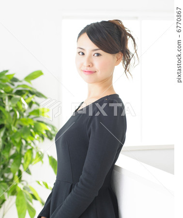 年輕的女士 6770867