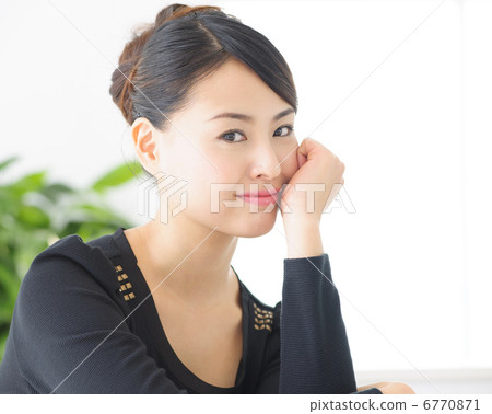 年輕的女士 年輕的女士 6770871