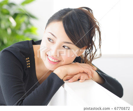 年輕的女士 年輕的女士 6770872