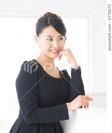 年輕的女士 年輕的女士 6770873