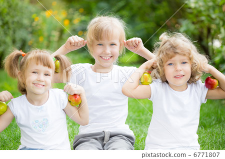 Happy active kids with apples Happy active kids with apples 6771807