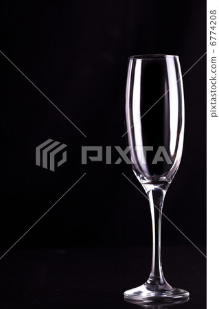 Empty champagne flute Empty champagne flute 6774208