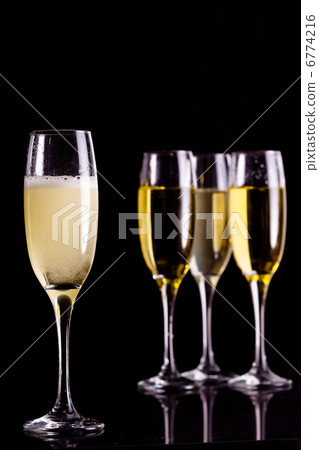 Four full flutes of champagne 6774216
