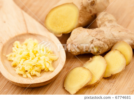 Piece slice and crushed of ginger Piece slice and crushed of ginger 6774681