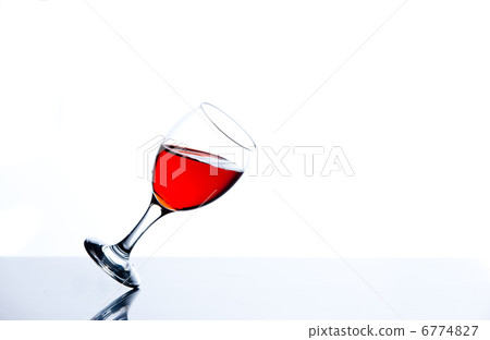 Glass falling Glass falling 6774827