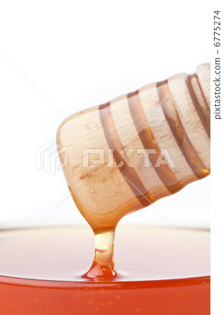 Close up of honey dipper on the top of a bowl 6775274