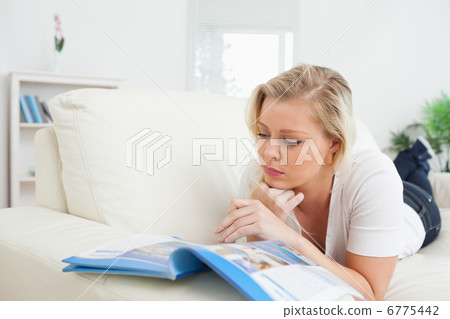 Woman reading a magazine 6775442