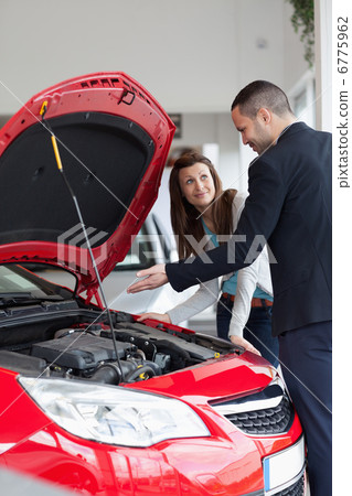 Dealer showing the car engine 6775962