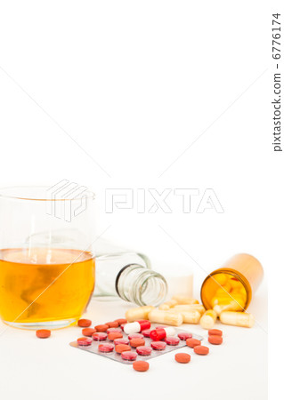 Suicide attempt with a mixture of alcohol and medications Suicide attempt with a mixture of alcohol and medications 6776174