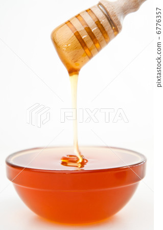 Honey trickle dropping in bowl Honey trickle dropping in bowl 6776357